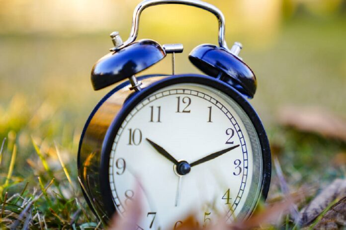 koniec-fatalnego-lata-2025.-polacy-przesuna-zegarki-wyjatkowo-wczesnie-–-juz-26-pazdziernika!