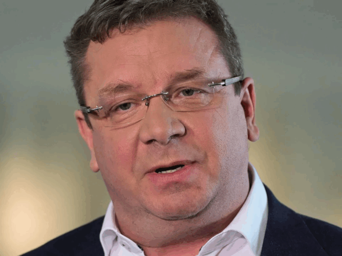 wojcik-z-pis-ujawnia-rzad-tuska-wykluczony-z-rozmow-w-usa?-kulisy-dyplomatycznej-wpadki.