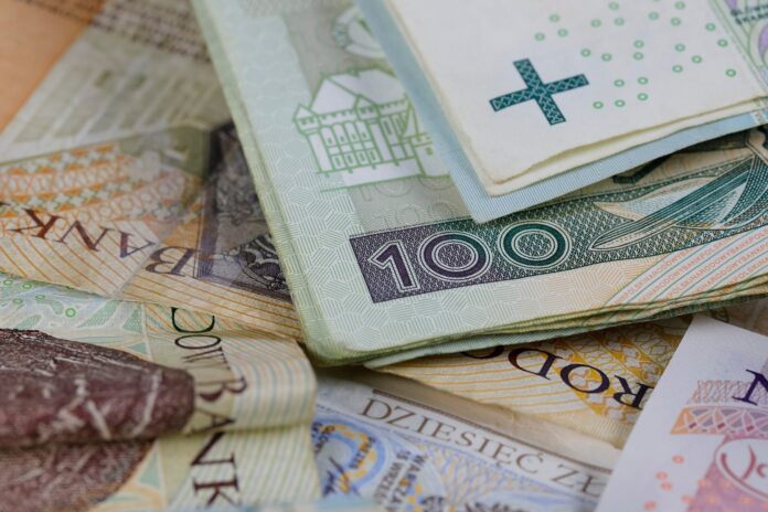 koniec-z-latwym-800-plus.-rzad-wprowadza-twarde-warunki-dla-cudzoziemcow-od-wrzesnia