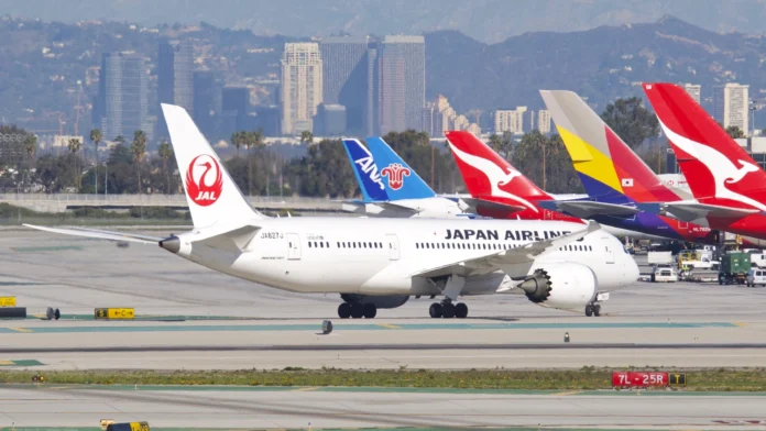 japan-airlines-to-fire-drunk-787-pilot-after-18-hour-flight-delays