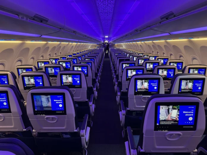 here’s-why-airlines-dim-cabin-lights-during-takeoff-and-landing here’s-why-airlines-dim-cabin-lights-during-takeoff-and-landing